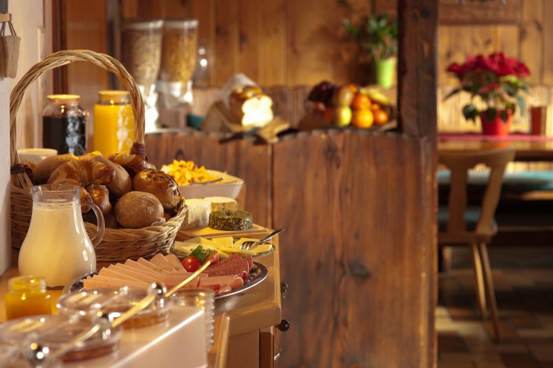 brasserie-SERANON-min_breakfast_buffet_food_restaurant_meal_hotel_plate_fresh-718745